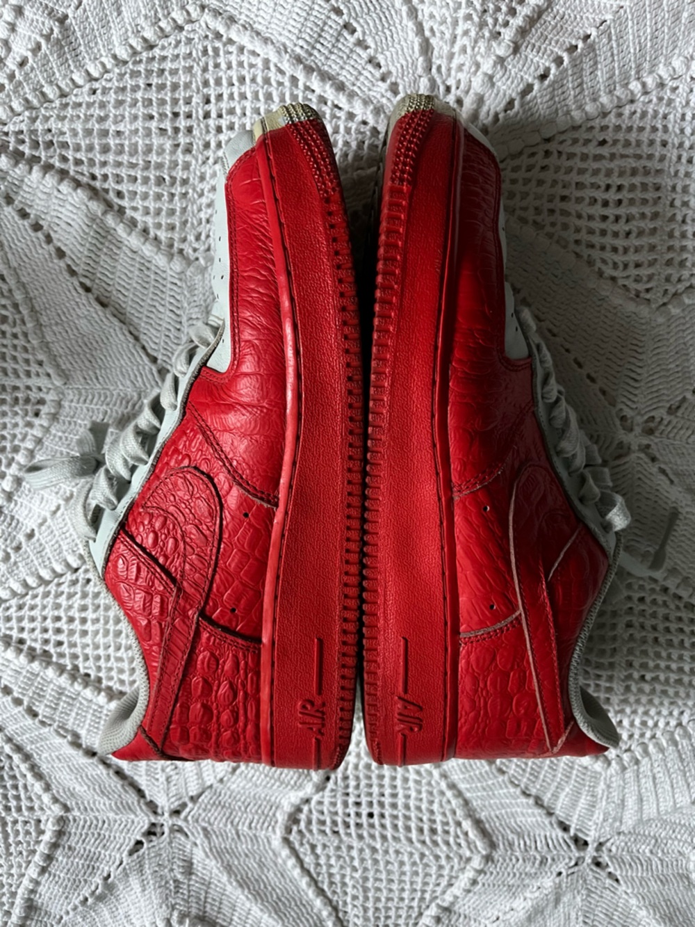 Nike Air Force 1 Low LV8 AF1
Red Grey Split RARE size 8.5. Men’s 10 women’s